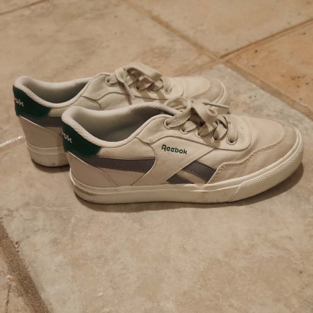 🌟2/$20🌟Reebok Cream Sneakers with Gray Panels and Green Heel Tab